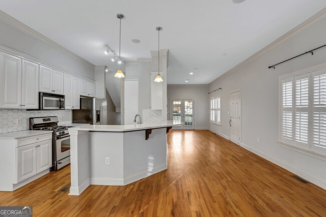 Building Photo - 225 Carlyle Park Dr