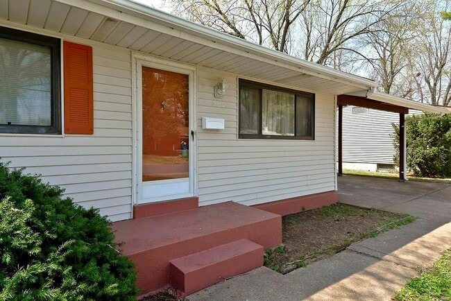 Building Photo - 980 Manresa Ln