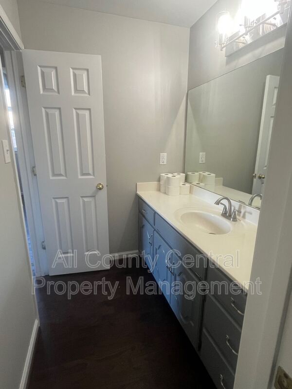 Building Photo - 6257 Canterbury Rd