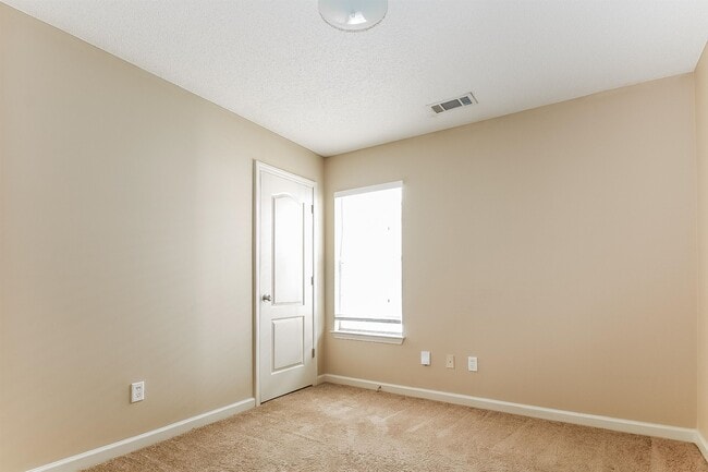 Building Photo - 1393 Marhill Cove