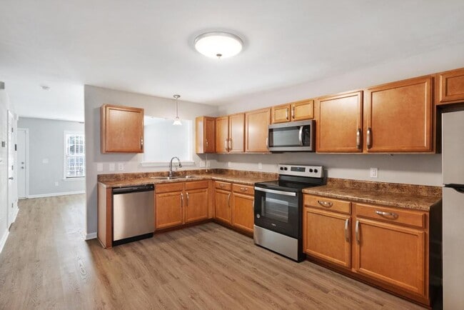 Building Photo - Great Townhome! City Limits! Carolina Forest!