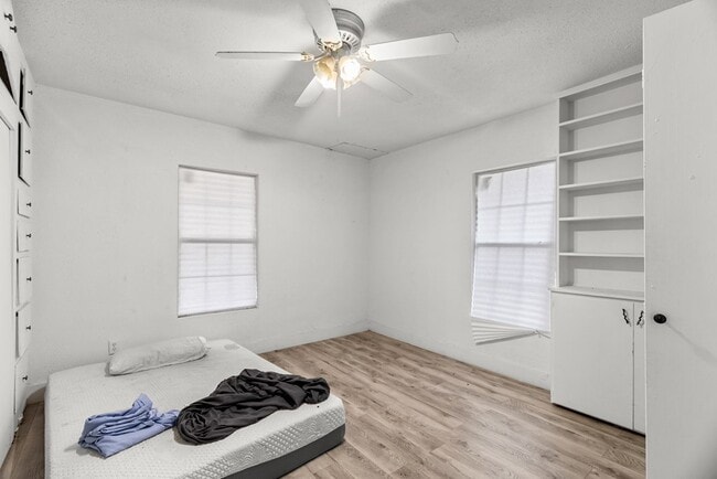 Building Photo - 1322 N Lincoln Ave