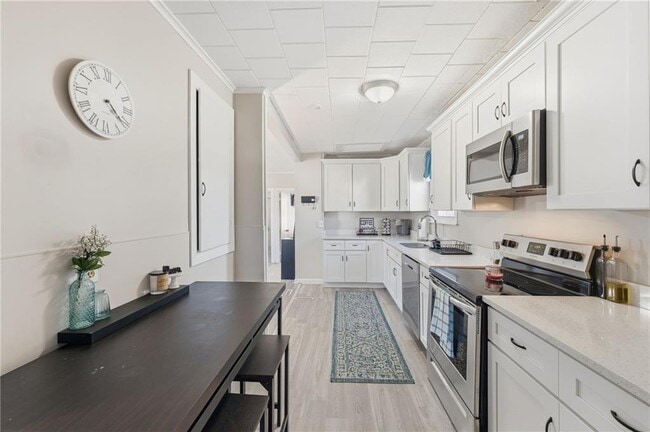 Building Photo - 213 St Louis Ave