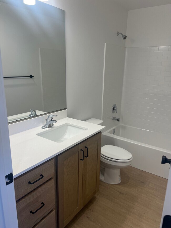 Building Photo - 1811 Livy Ln