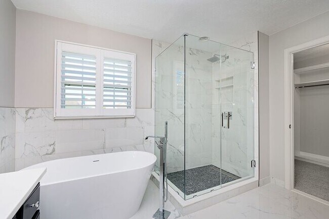 Building Photo - Stunning 6 Bed 3.5 Bath Carmel Home With Finished Basement an Fenced Yard!