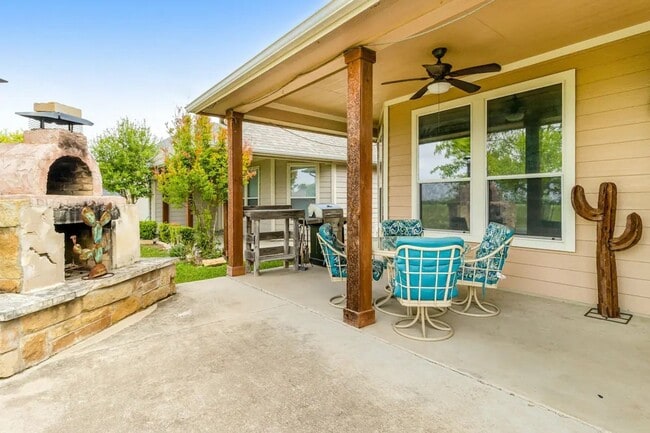 Building Photo - Charmer in Blanco River Village with Amazing Back Patio!