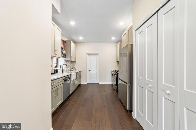 Building Photo - 4707 Sansom St
