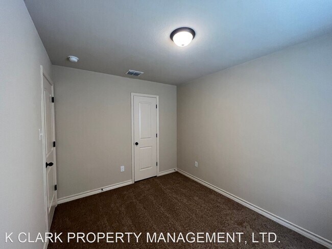 Building Photo - 3 br, 2.5 bath House - 6019 KARLY WAY #103