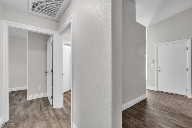 Building Photo - 7820 Milkweed Ct