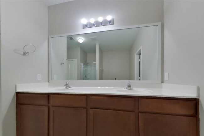 Building Photo - 916 American Monarch Dr