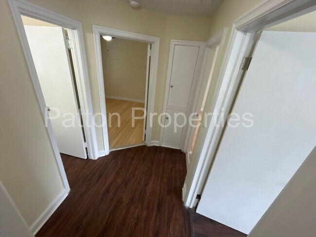 Building Photo - 999 Seminole Dr