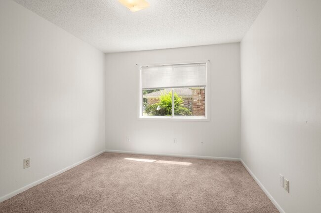 Building Photo - 7415 Creekfield Dr