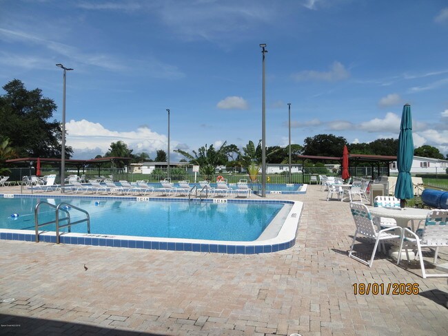 Building Photo - 325 Holiday Park Blvd NE