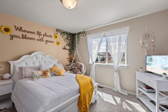 Building Photo - Spacious 4-Bedroom Home with Private Backy...