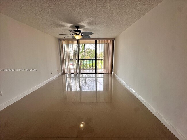Building Photo - 10425 SW 112th Ave
