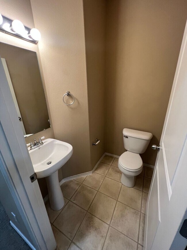 Building Photo - m1296