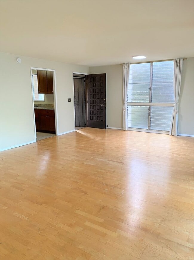 Building Photo - Rarely Available Haleloa II - 3/2/2