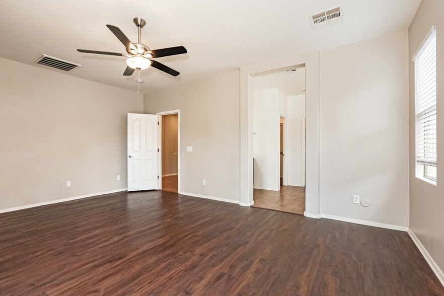 Building Photo - 38514 N Navarro Dr