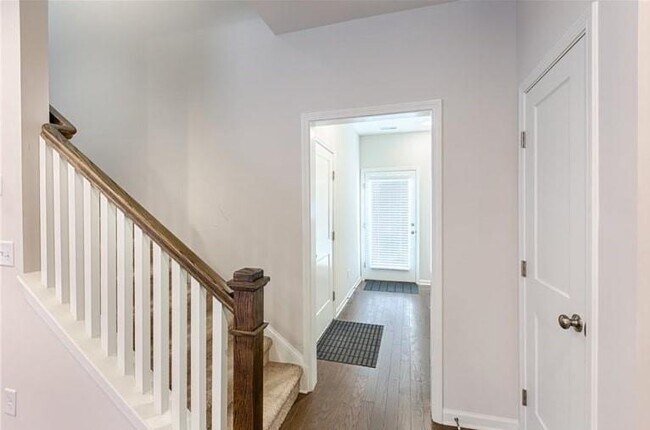 Building Photo - 1771 Stone Hedge Dr