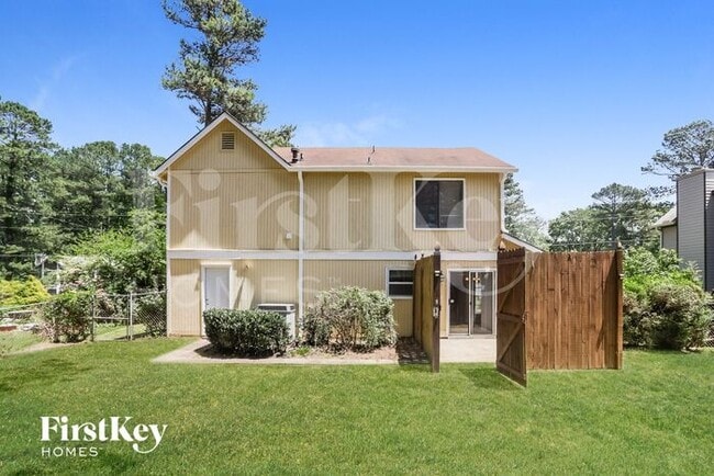 Building Photo - 2425 Stonebridge Ln