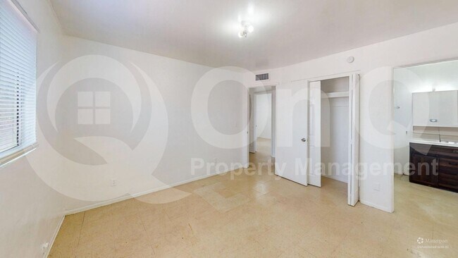 Building Photo - 872 W Glenn St