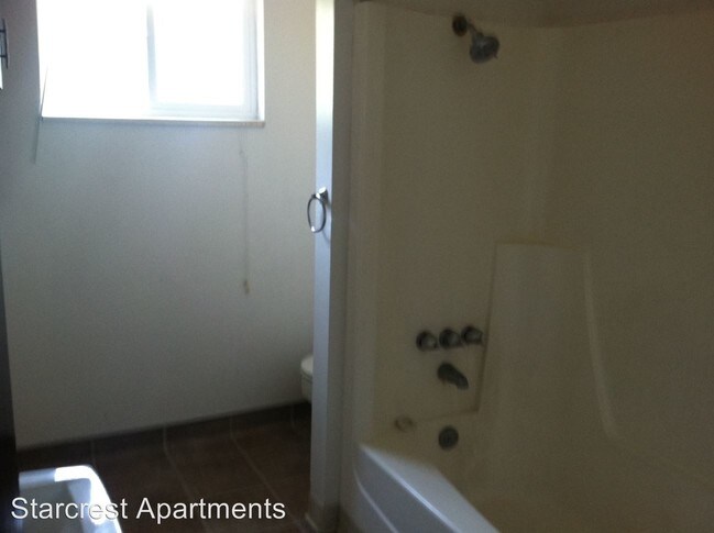 Building Photo - 137 Starcrest Dr