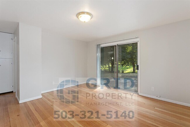 Building Photo - Charming 2BR House with Garage & Private Patio in Vancouver!