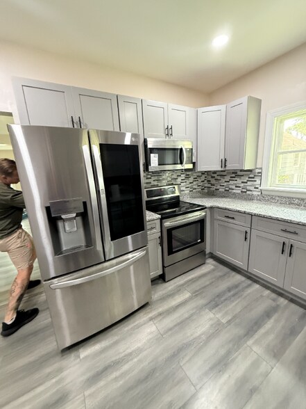 Building Photo - 1324 Charleston Ave