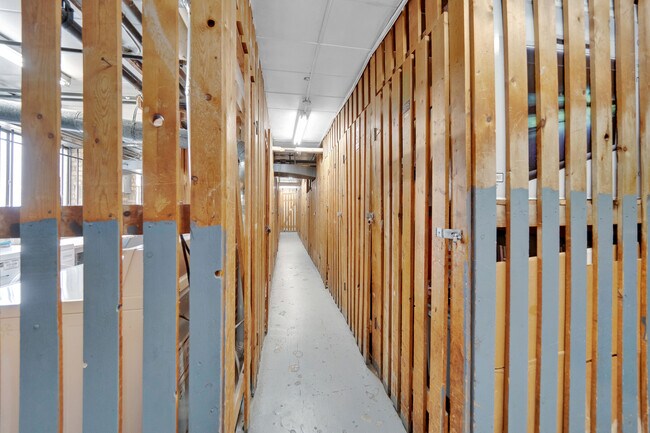 Building Photo - 6161 N Hoyne Ave