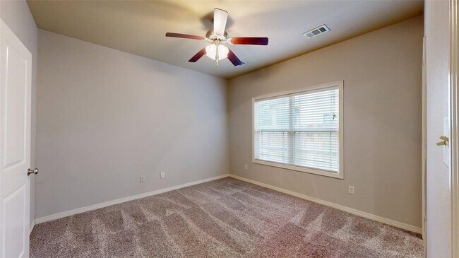 Building Photo - 106 Richards St