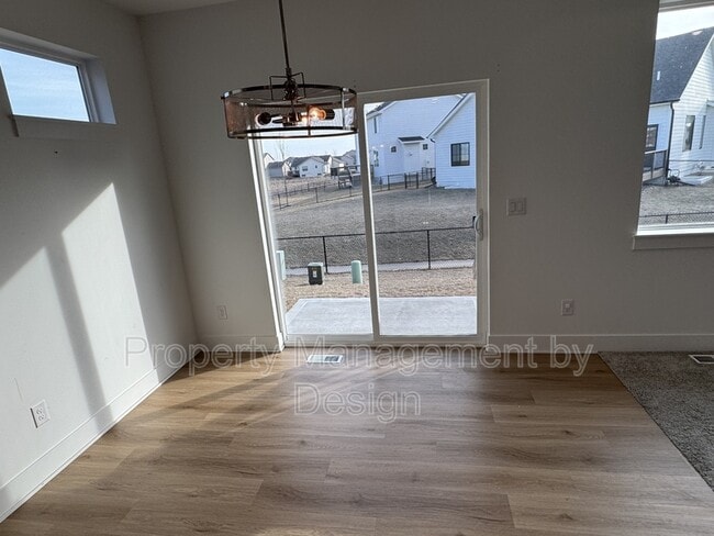 Building Photo - 835 SE Booth Ave