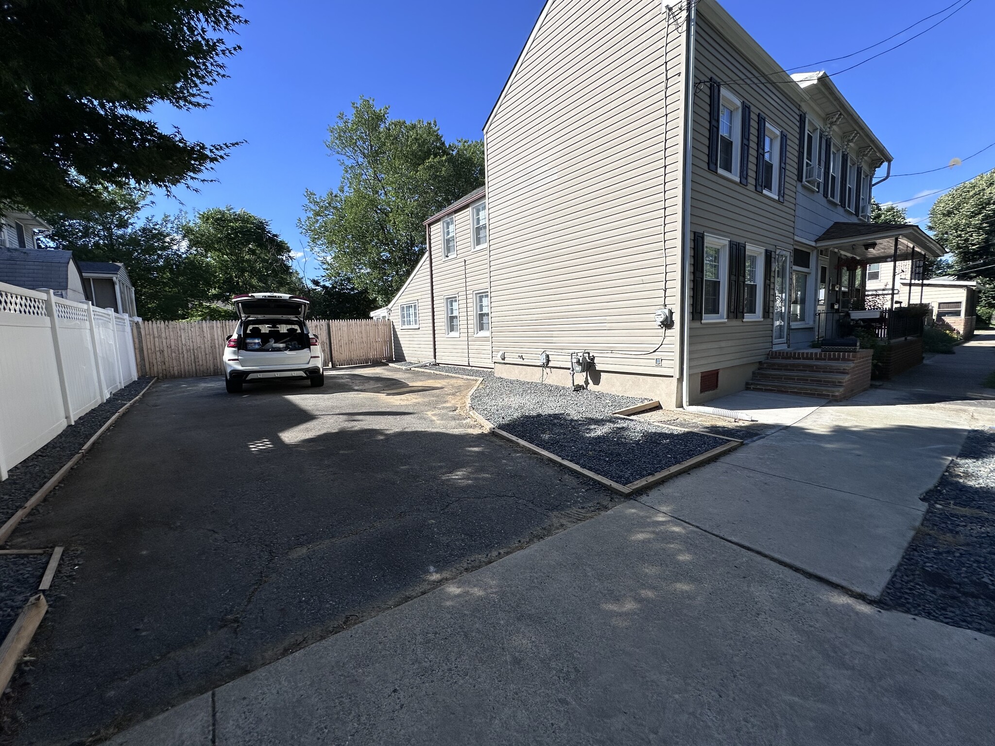 Driveway - 107 Elizabeth St