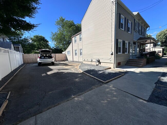 Driveway - 107 Elizabeth St