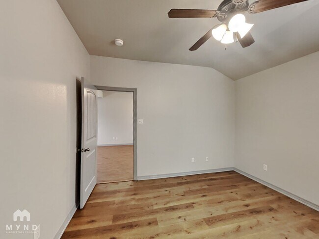 Building Photo - 612 Hilltop Dr