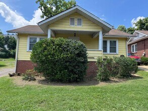 Building Photo - West AVL - Two Bedroom Bungalow Just off H...