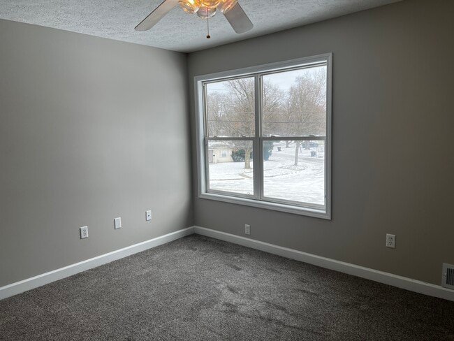 Building Photo - 5010 Delray Dr