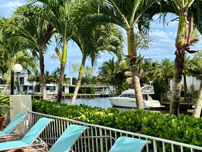 Building Photo - 401 Golden Isles Dr