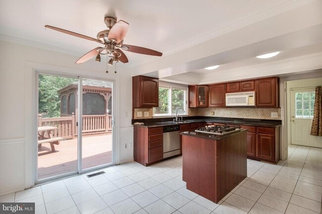 Building Photo - 13920 Wagon Way