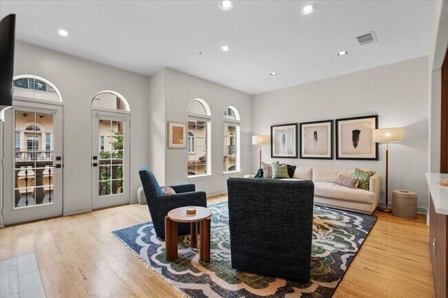Building Photo - 1529 Barton Springs Rd