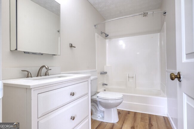 Building Photo - 587 Wedgewood Dr