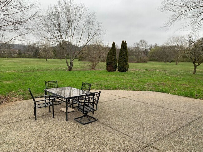 Building Photo - 5000 Square Feet on 7 Acres in Heart of Franklin