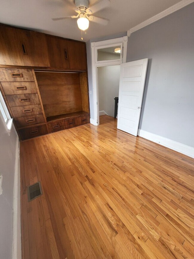 Building Photo - 2619 St Paul St