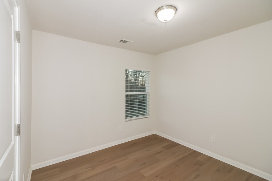 Building Photo - 10070 Cerritos dr