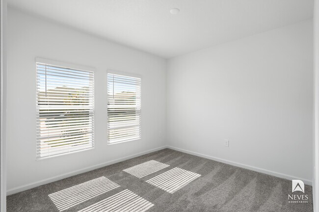 Building Photo - 4980 Worchester Dr