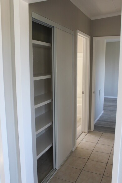 Building Photo - 934 Highline Rd