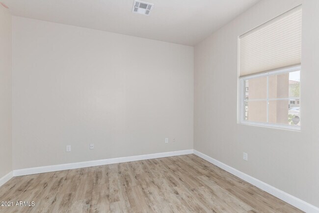 Building Photo - 204 W Mountain Sage Dr