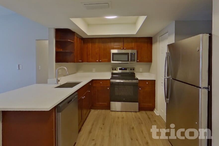 Building Photo - 5360 Alhambra Way S