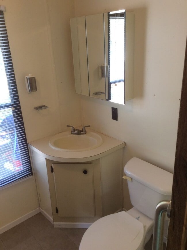 Building Photo - 358 White Oak Dr