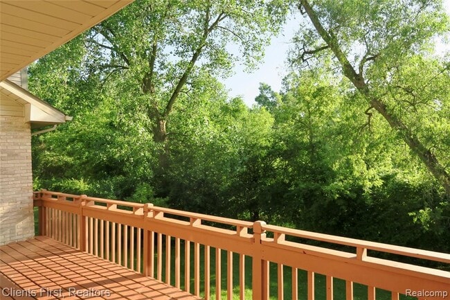 Building Photo - 7233 Oakwood Dr