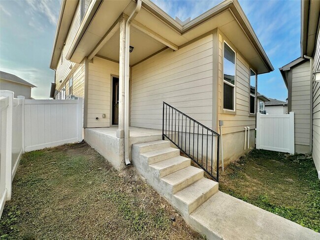 Building Photo - 417 Katmai Cir